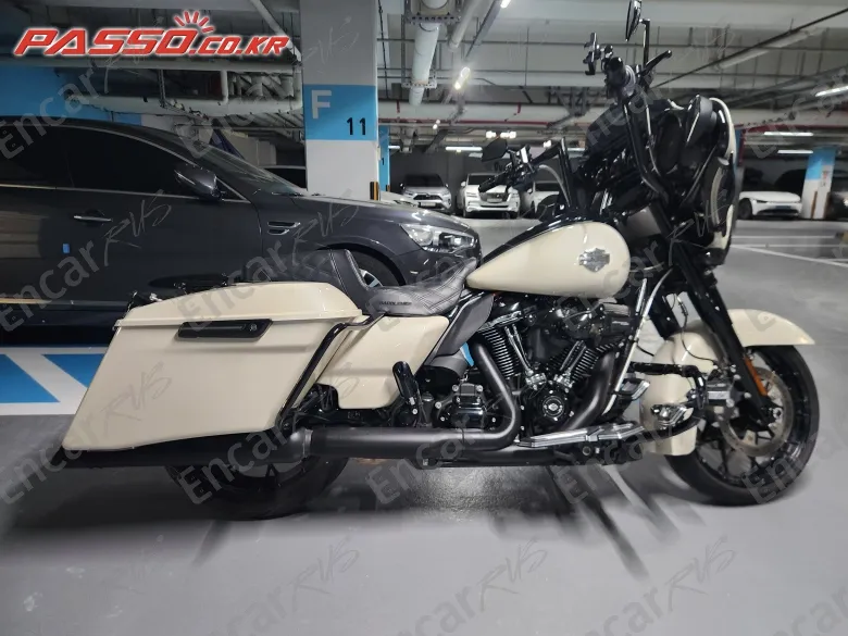 HARLEY-DAVIDSON FLHXS STREET GLIDE SPECIAL - фото 0