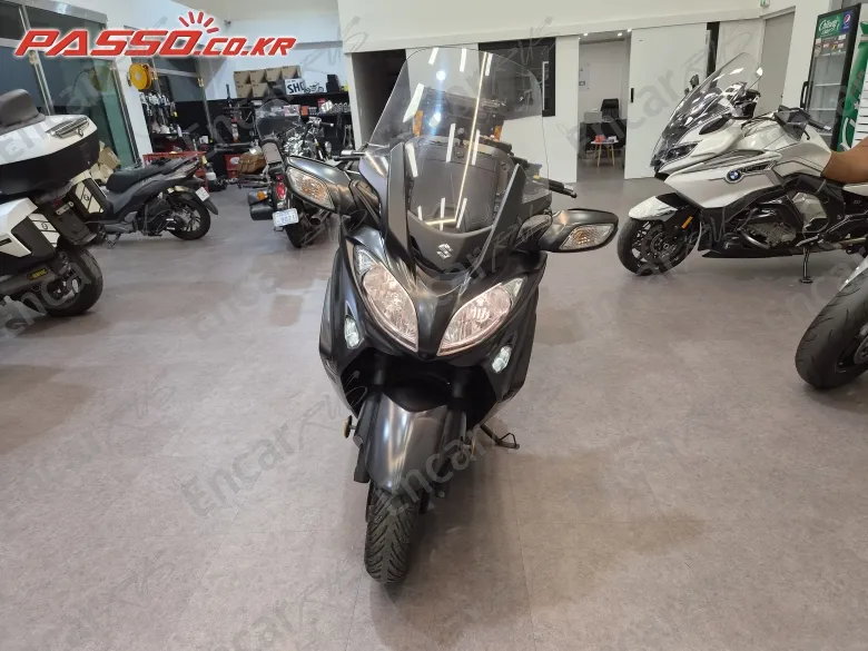Suzuki Burgman 650 Executive - фото 3