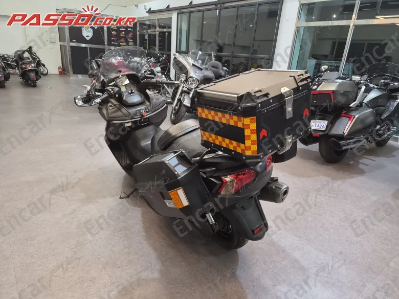 Suzuki Burgman 650 Executive - фото 6