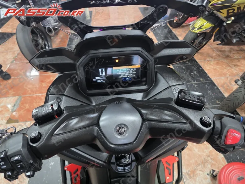 YAMAHA X MAX 300 ABS - фото 3