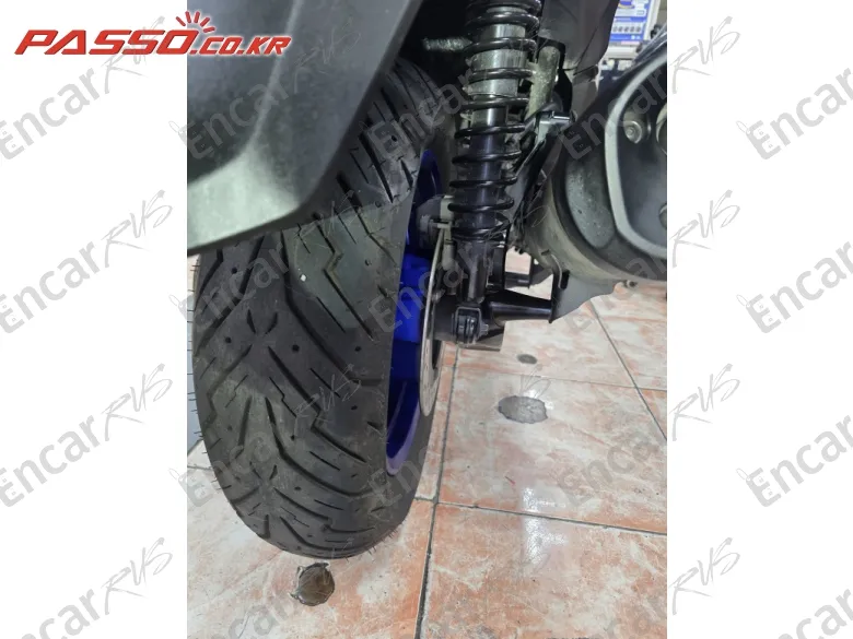 YAMAHA X MAX 300 ABS - фото 5