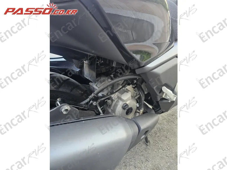 YAMAHA X MAX 300 ABS - фото 4