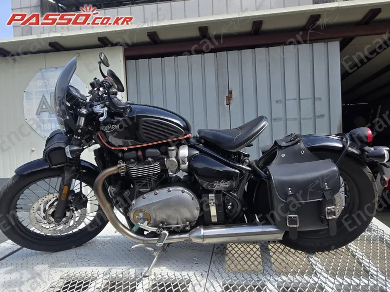 TRIUMPH BONNEVILLE BOBBER BLACK - фото 1