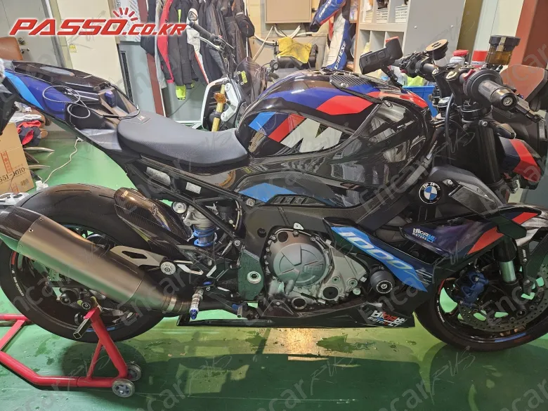 BMW M 1000 R - фото 0