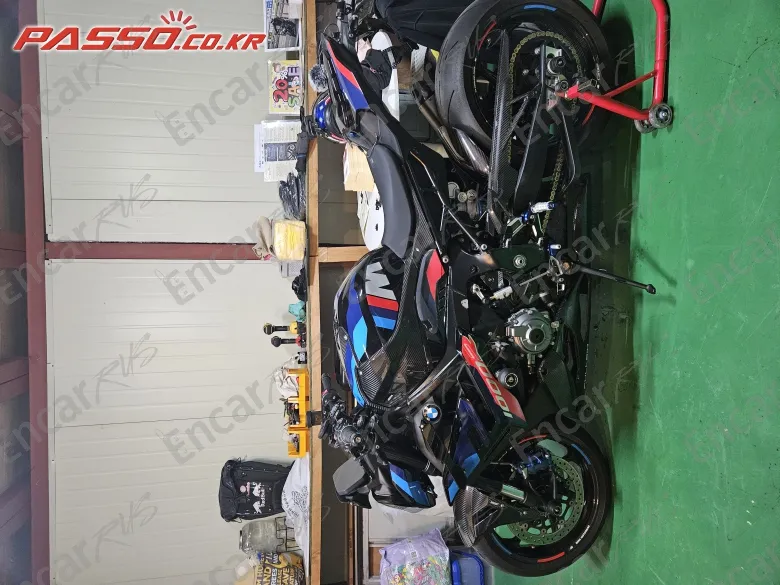 BMW M 1000 R - фото 1