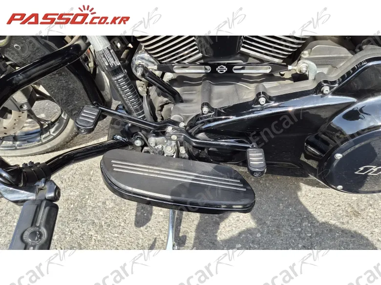 HARLEY-DAVIDSON FLHXS STREET GLIDE SPECIAL - фото 4