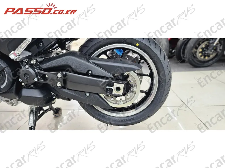 YAMAHA T MAX 560 - фото 4
