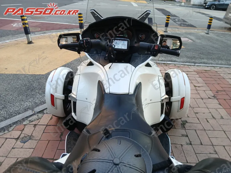BRP CAN-AM SPYDER RT LIMITED - фото 3