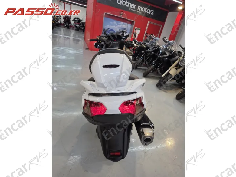 Suzuki Burgman 650 Executive - фото 2