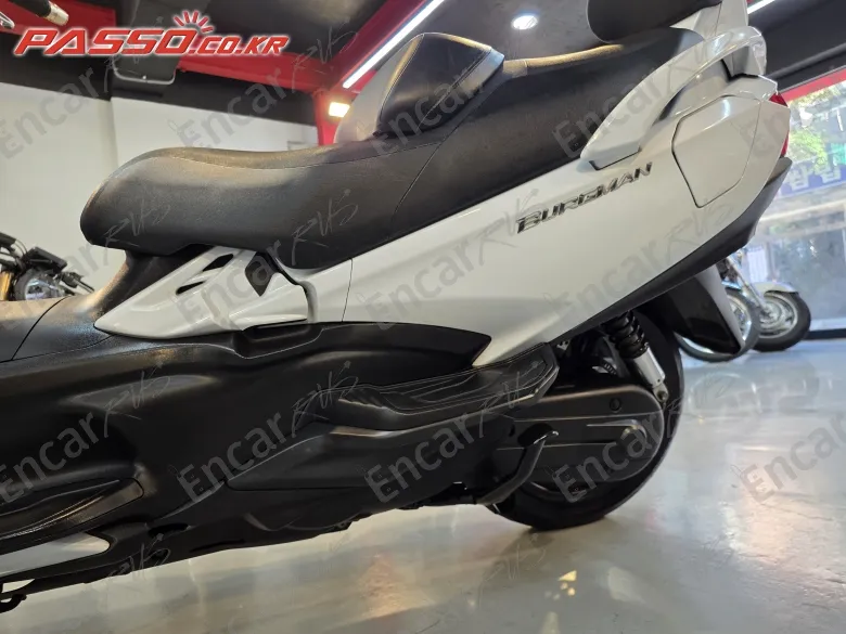 Suzuki Burgman 650 Executive - фото 4
