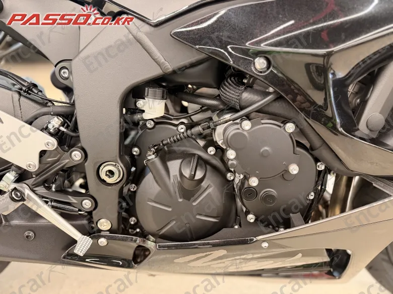 Kawasaki Zx 6 R - фото 4
