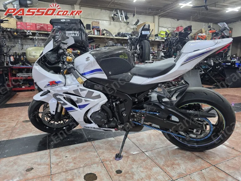 SUZUKI GSX R 1000 R - фото 1