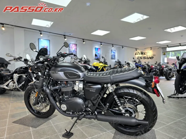 Triumph Bonneville T120 Black - фото 5