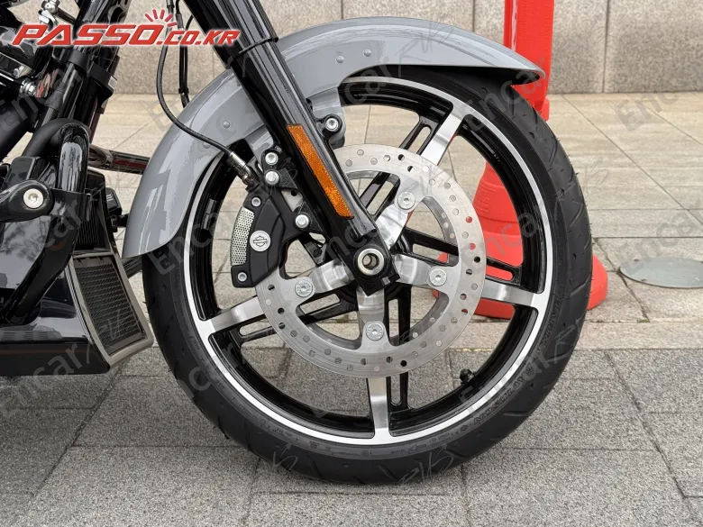 HARLEY-DAVIDSON FLHXS STREET GLIDE SPECIAL - фото 5
