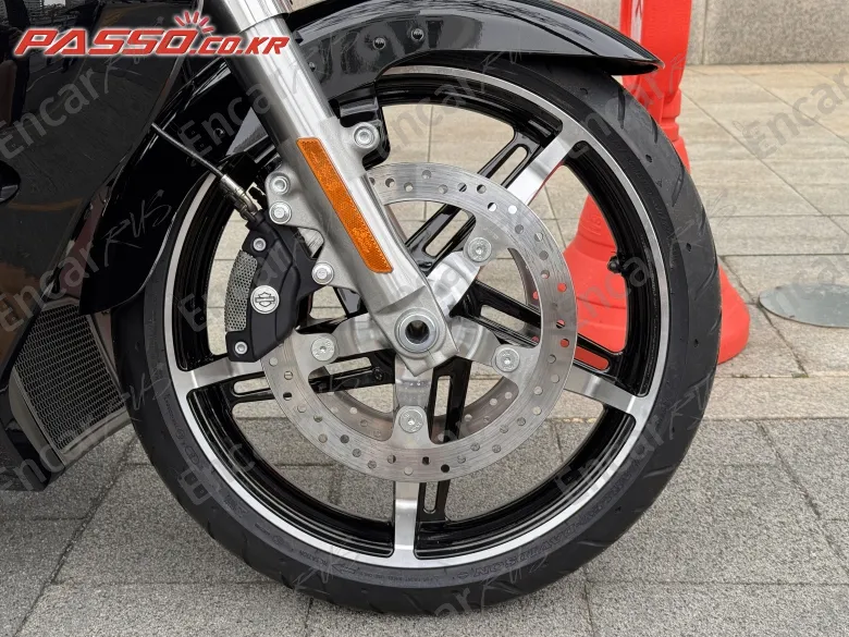HARLEY-DAVIDSON FLHXS STREET GLIDE SPECIAL - фото 5
