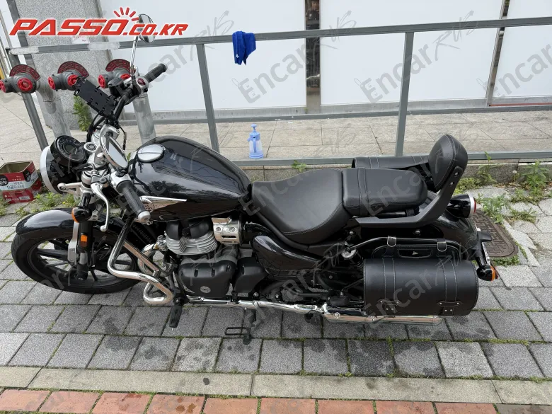 Royal Enfield Super Meteor 650 - фото 1