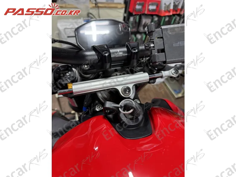 Ducati Streetfighter V2 - фото 3