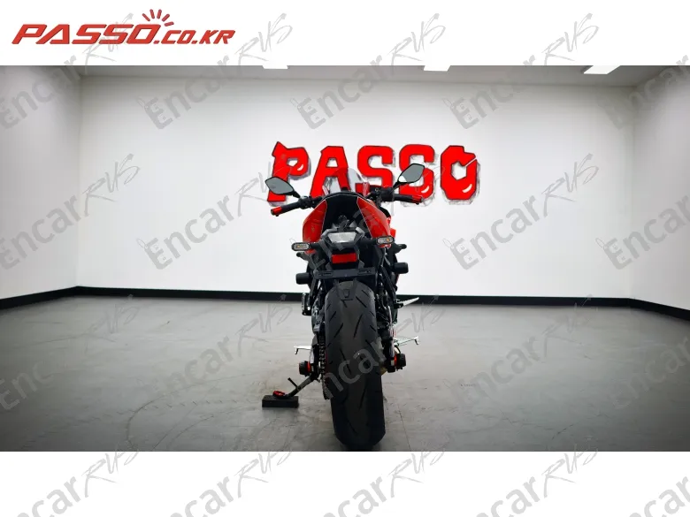 Suzuki Gsx 8 R - фото 2