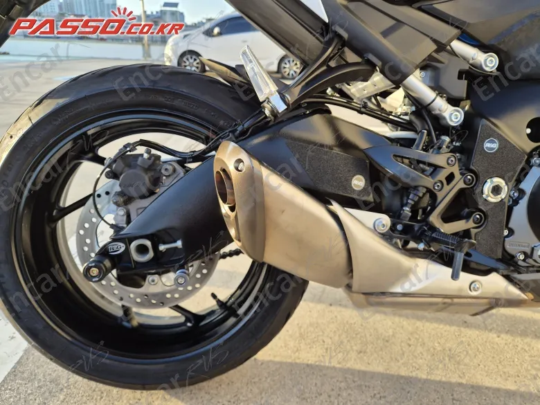 Suzuki Gsx S 1000 - фото 6