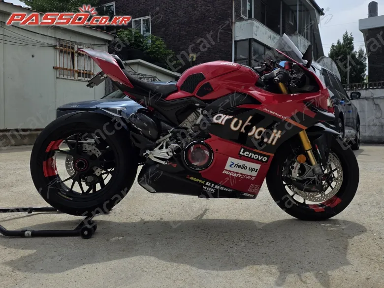 Ducati Panigale V4 S - фото 0