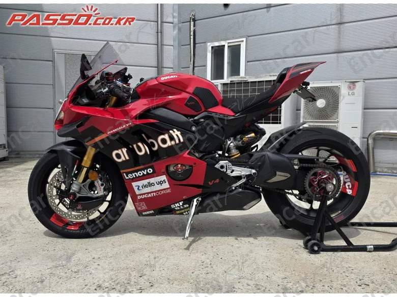 Ducati Panigale V4 S - фото 1