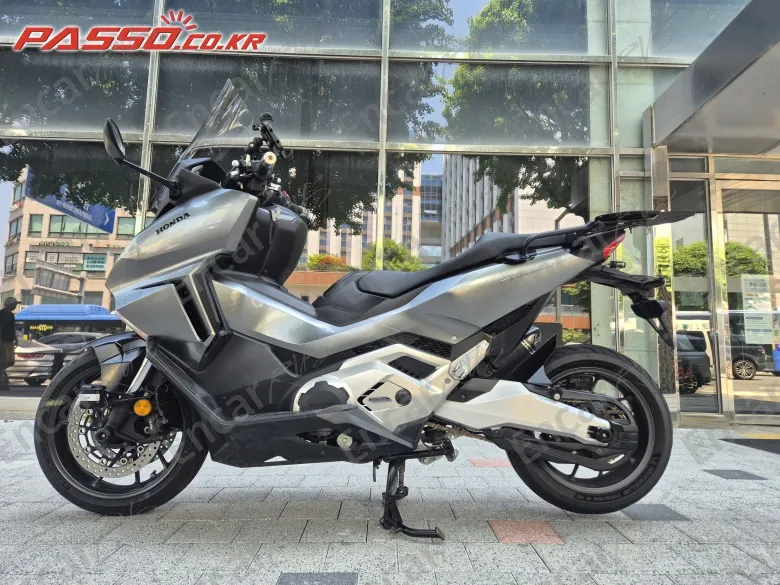 Honda Forza 750 - фото 1