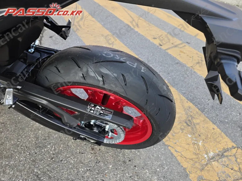Suzuki Gsx 8 Tt - фото 6