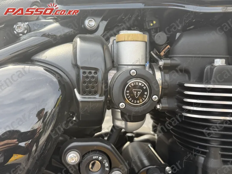 Triumph Bonneville Bobber - фото 4