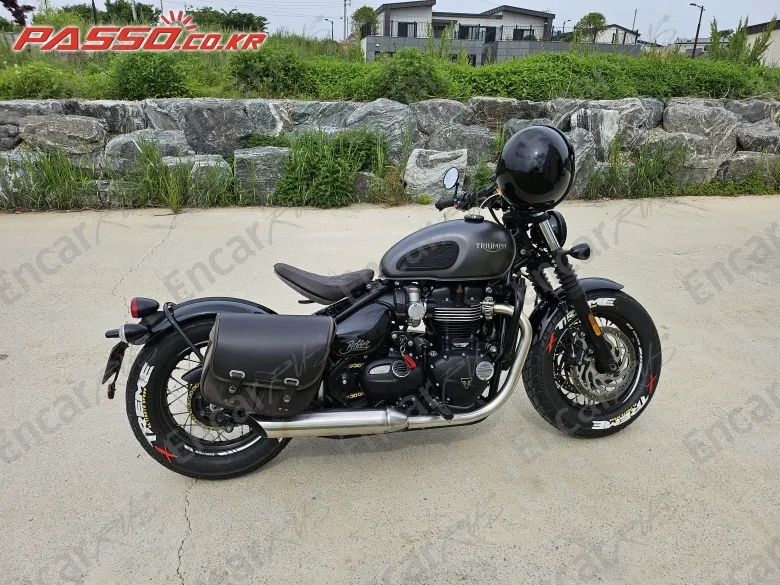 TRIUMPH BONNEVILLE BOBBER - фото 0