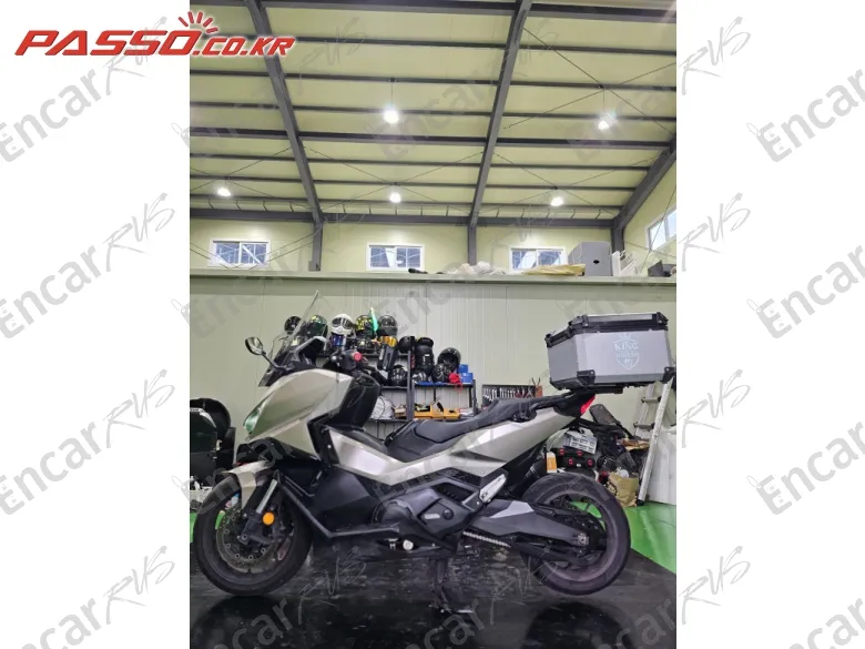 Honda Forza 750 - фото 1