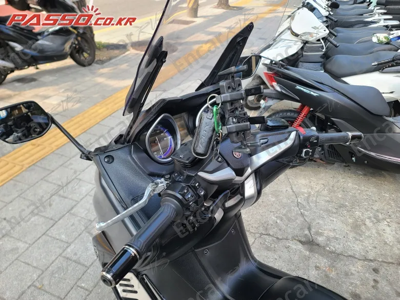 YAMAHA T MAX DX - фото 3