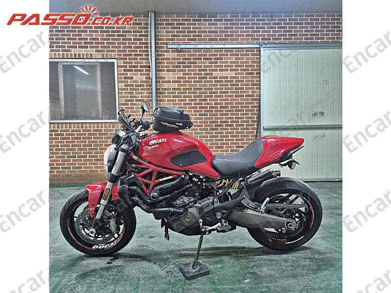 Ducati Monster 821 - фото 1