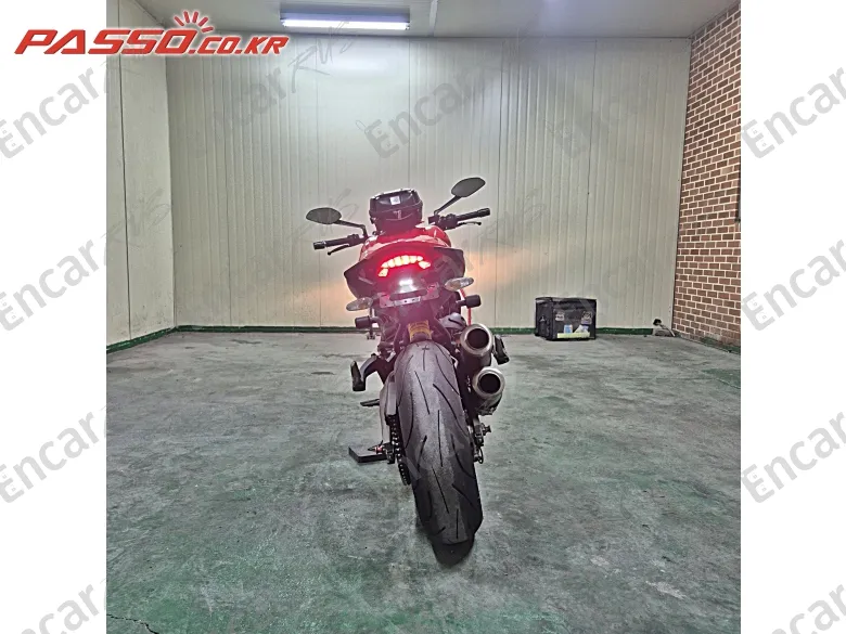Ducati Monster 821 - фото 2