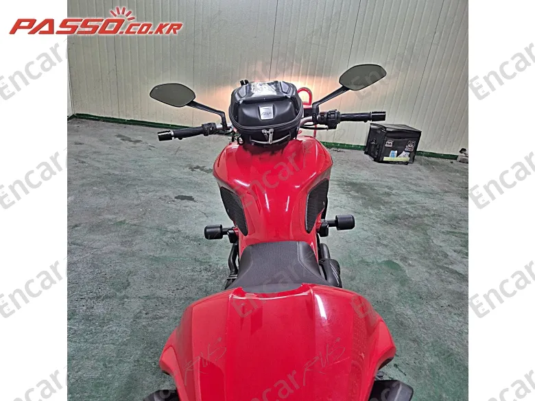 Ducati Monster 821 - фото 3