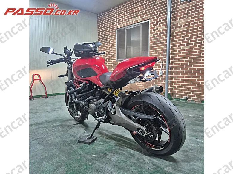 Ducati Monster 821 - фото 4