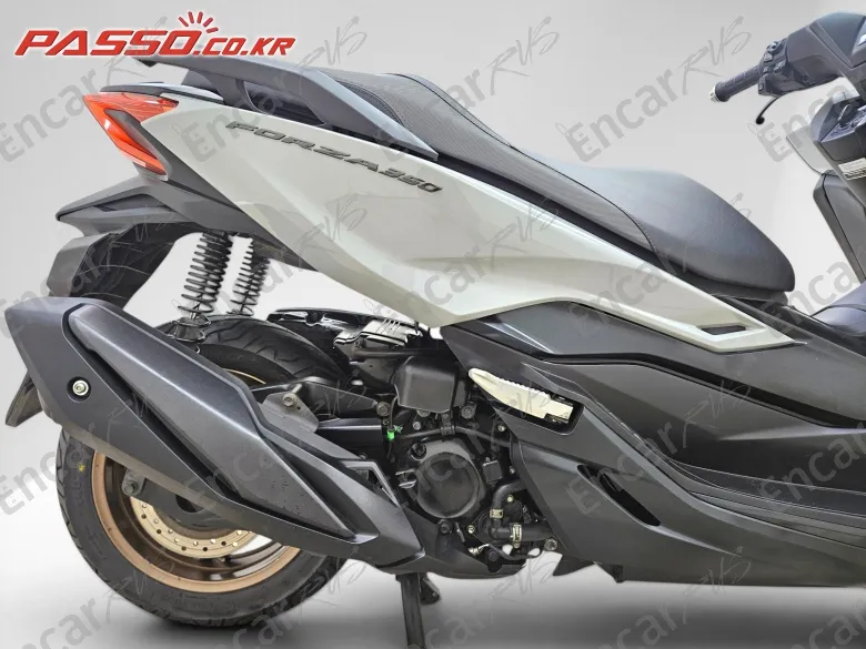 Honda Forza 350 - фото 6