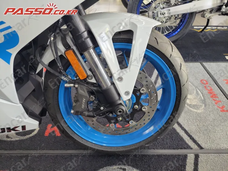 SUZUKI GSX 8 R - фото 5