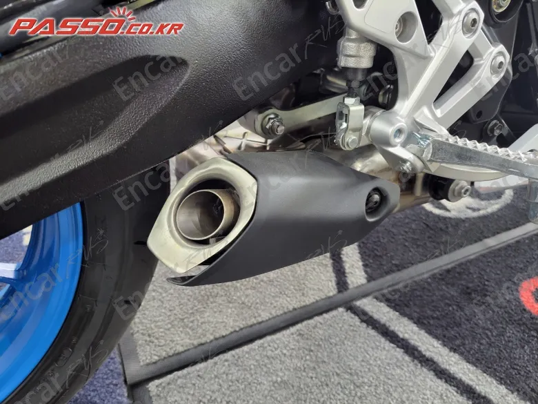 SUZUKI GSX 8 R - фото 6