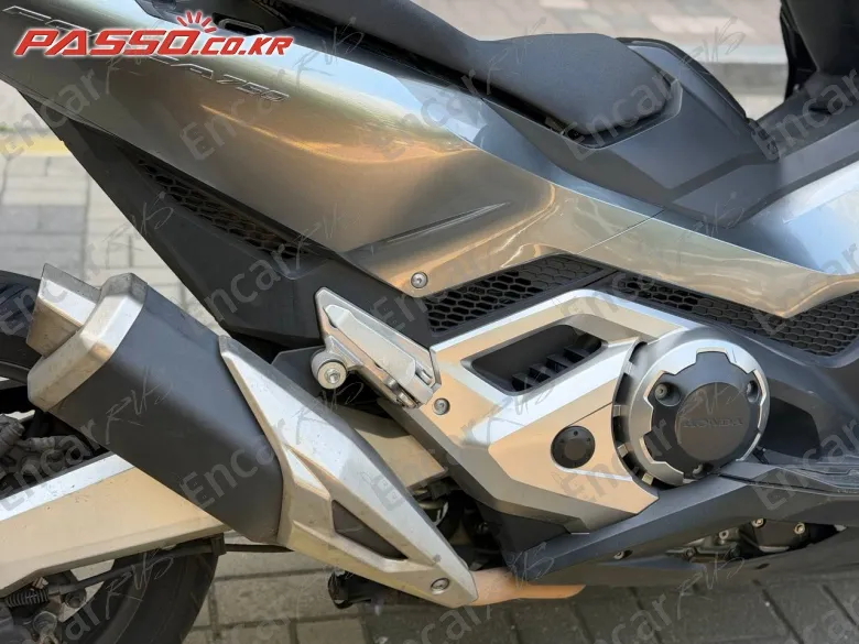 Honda Forza 750 - фото 6
