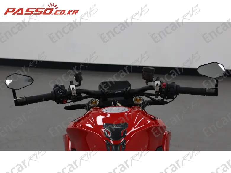 DUCATI STREETFIGHTER V2 - фото 3