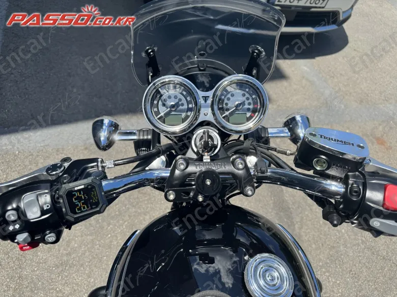 TRIUMPH BONNEVILLE T120 BLACK - фото 3