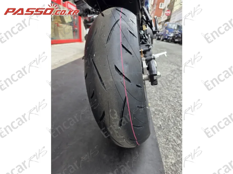 SUZUKI GSX 8 T - фото 5