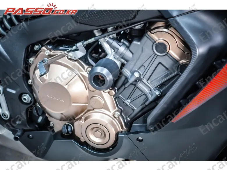HONDA CBR 650 F - фото 4