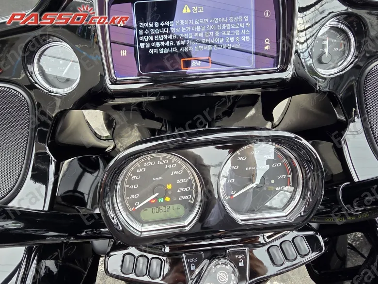 HARLEY-DAVIDSON ROAD GLIDE ST - фото 6