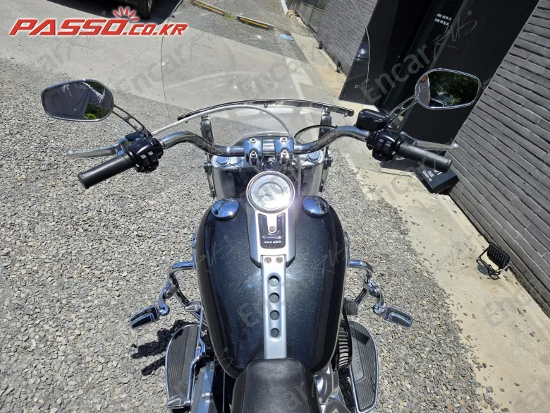 HARLEY-DAVIDSON FAT BOB 107 - фото 3