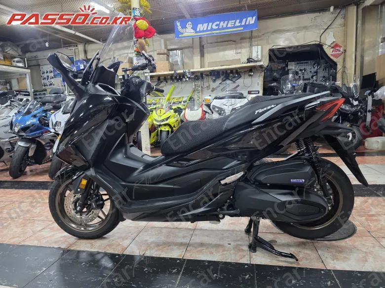 Honda Forza 350 - фото 1
