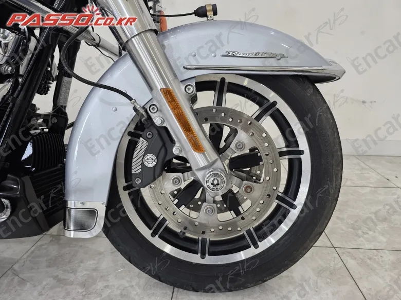 Harley-Davidson Flhr - фото 5