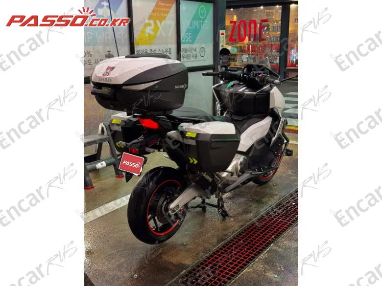 Honda Forza 750 - фото 3