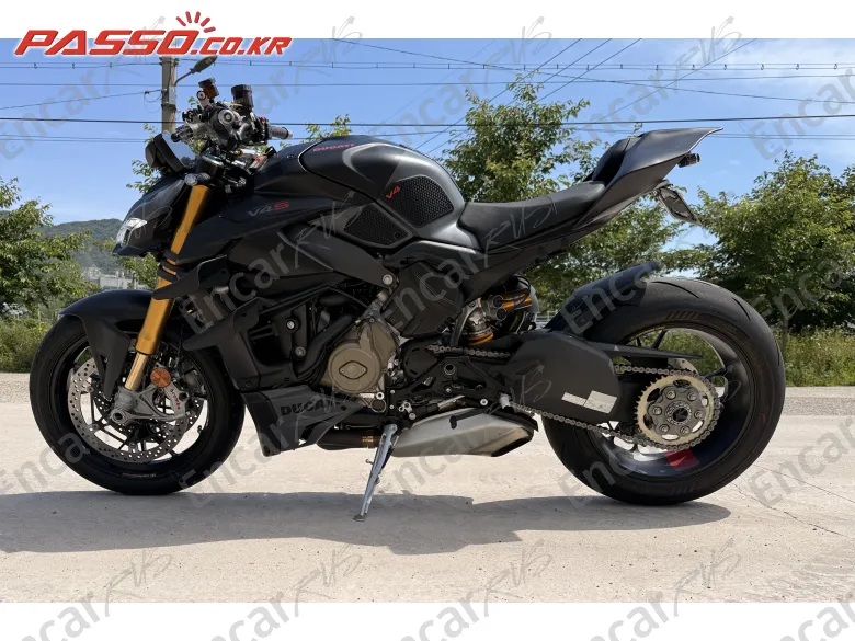 Ducati Streetfighter V4 S - фото 1