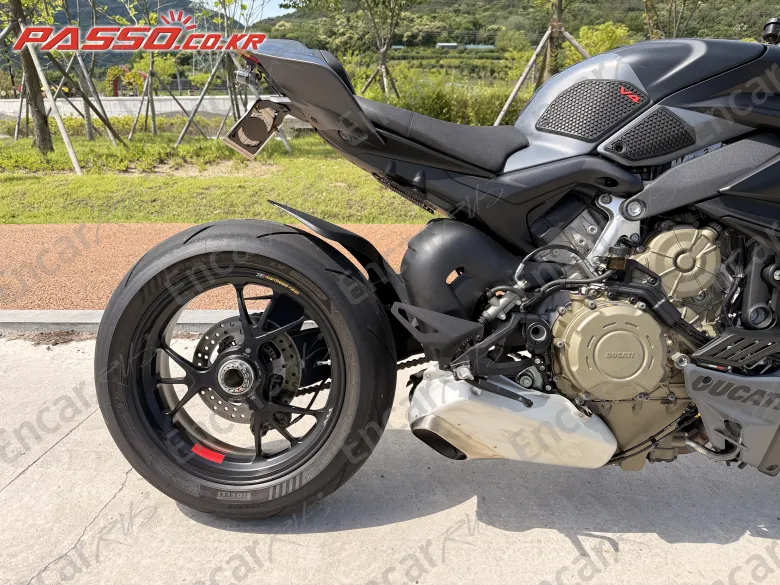 Ducati Streetfighter V4 S - фото 4